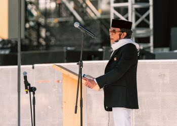 Rhoma Irama Pimpin Salat Jumat di Tengah Festival Musik Pestapora 2025