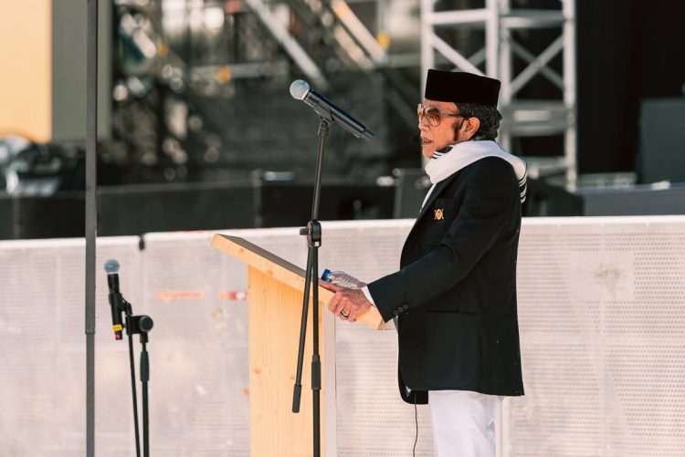 Rhoma Irama Pimpin Salat Jumat di Tengah Festival Musik Pestapora 2025