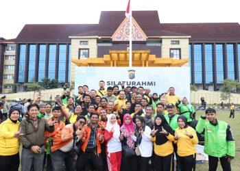 Kebersamaan Polisi dan Ojol, Olahraga hingga Makan Bersama di Polda Riau