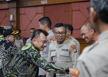 Siskamling Jadi Pondasi Kebersamaan dan Keamanan Warga, Tegas Wawali Bekasi Abdul Harris Bobihoe
