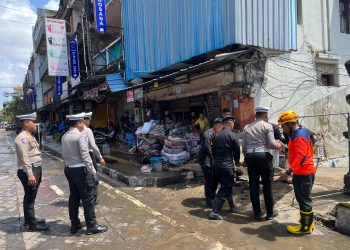 Polda Bali Bersama Instansi Terkait Gelar Aksi Bersih-Bersih Pasca Banjir Bandang