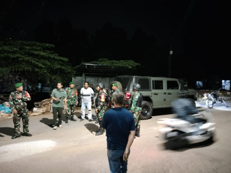Kendaraan Taktis Maung Dikerahkan dalam Patroli Malam TNI Kedungwaringin