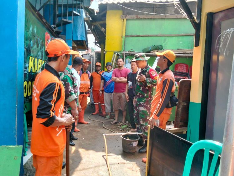 Kodim 0505/Jakarta Timur Bangun Sumur Air Bersih di Mushola Nurul Falah