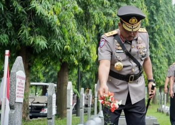 Ziarah dan Tabur Bunga Kakorlantas Polri di TMP Kalibata Sambut Hari Lalu Lintas Bhayangkara ke 70