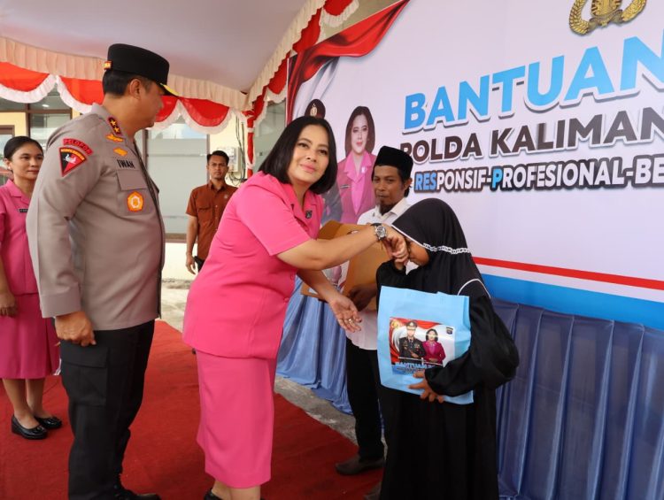 Kapolda Kalteng Resmikan Sejumlah Fasilitas dan Bagikan Bansos untuk Masyarakat
