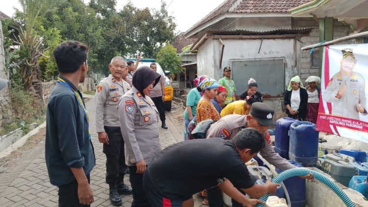 Polres Pasuruan dan PMII Salurkan 6.000 Liter Air Bersih