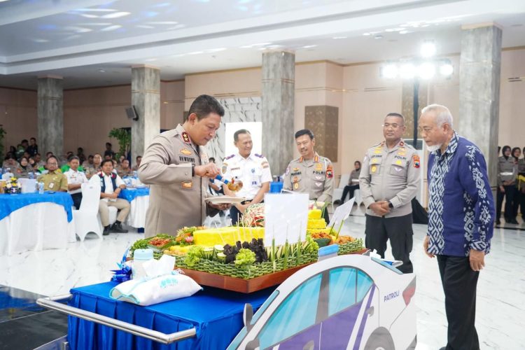 HUT Lantas Bhayangkara ke-70, Kapolda Jateng Beri Penghargaan untuk Polantas Berprestasi