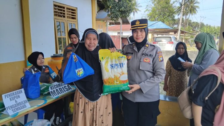 Polda Gorontalo Gelar Pasar Murah di Pohuwato, Ratusan Warga Antusias