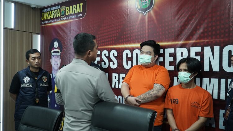 Raup Ratusan Juta dari Judi Online, Dua Pemuda Jakbar Diringkus Polisi