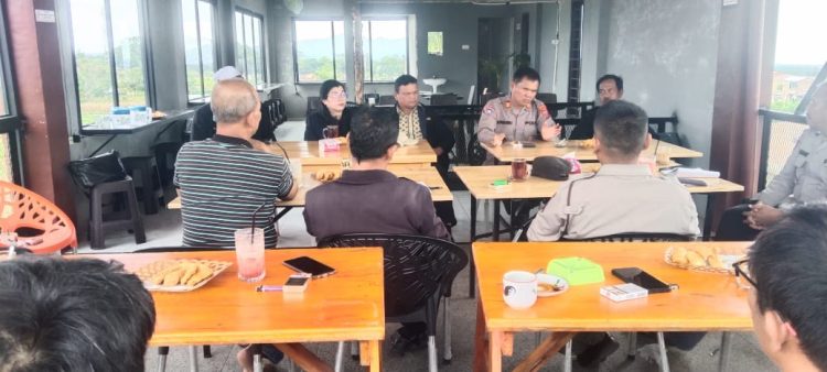 Kasat Binmas Polres Simalungun Gelar Program Cooling System di Sidamanik, Warga Antusias Sampaikan Aspirasi