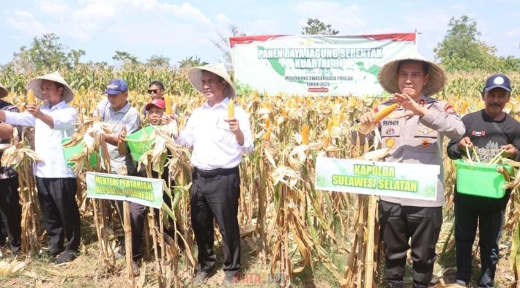 Kapolda Sulsel Hadiri Panen Jagung Bersama Menteri Pertanian di Gowa