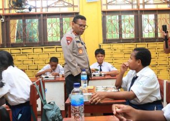 Kapolda Papua Tinjau Langsung Program MBG