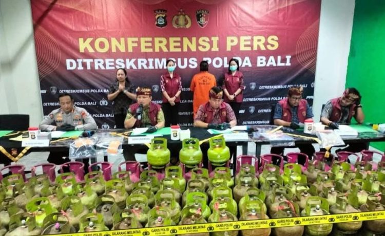 Nekat Oplos Gas Subsidi Polda Bali Amankan Wanita Asal Subagan