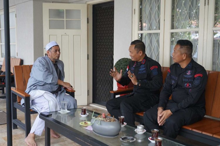 Menebar Kepedulian, Brimob Polda Metro Jaya Jalin Silaturahmi ke Kediaman Habib Ali Kwitang, Berbagi Melalui Majlis Ta’lim Al Habib Ali Alhabsyi