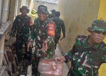 Koramil 10/Sukatani Gelar Karya Bakti di SMKN 1 Tambelang Peringati HUT TNI ke 80