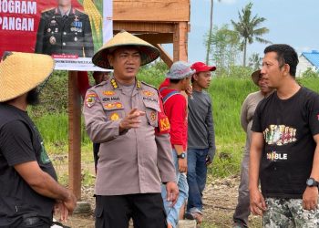 Dorong Reintegrasi Sosial, Polda Sulteng Salurkan Bansos Pertanian untuk Eks Simpatisan di Sigi