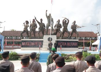 Kodim 0808/Blitar Gelar Upacara HUT Ke 80 TNI di Monumen PETA