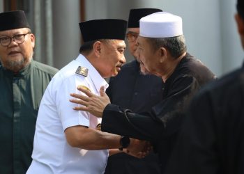 Harris Bobihoe Takziah ke Rumah Duka H. Hamzah, Doakan Almarhum Husnul Khatimah
