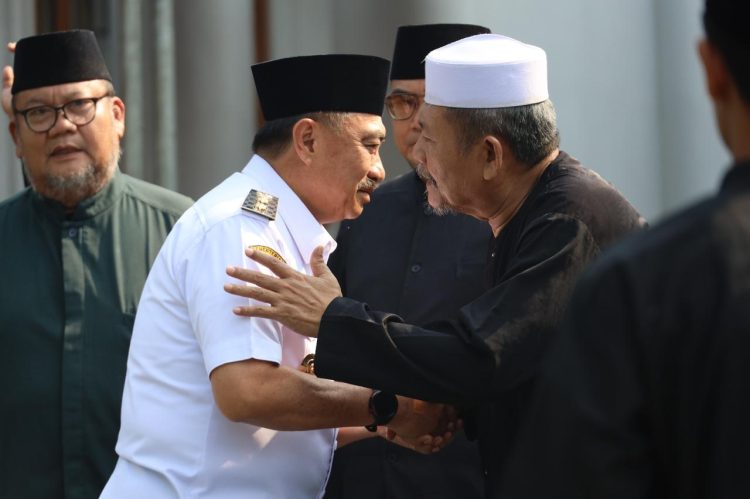 Harris Bobihoe Takziah ke Rumah Duka H. Hamzah, Doakan Almarhum Husnul Khatimah