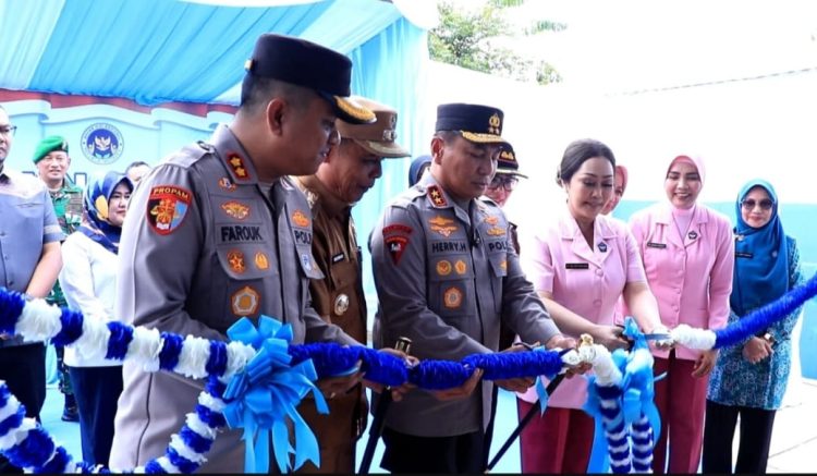 Kapolda Riau Resmikan Dapur SPPG Polres Inhil, Pastikan Food Tray Penuhi Standar Kebersihan