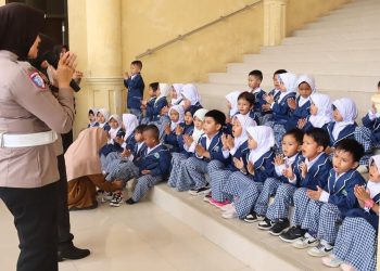 Kapolda Bengkulu Ajak Siswa TK Khairunnisa Belajar Mengenal Polisi