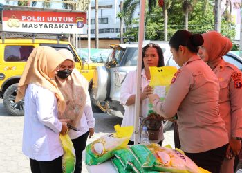 Polda Kalteng Gelar Gerakan Pangan Murah di Pos Lantas Bundaran Besar