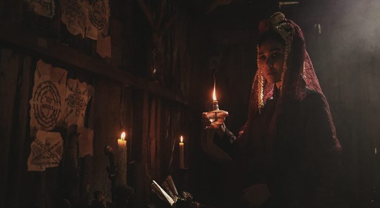 Aura Misterius Luna Maya dalam Film “Santet Dosa di Atas Dosa” Ingatkan Penggemar pada Suzzanna