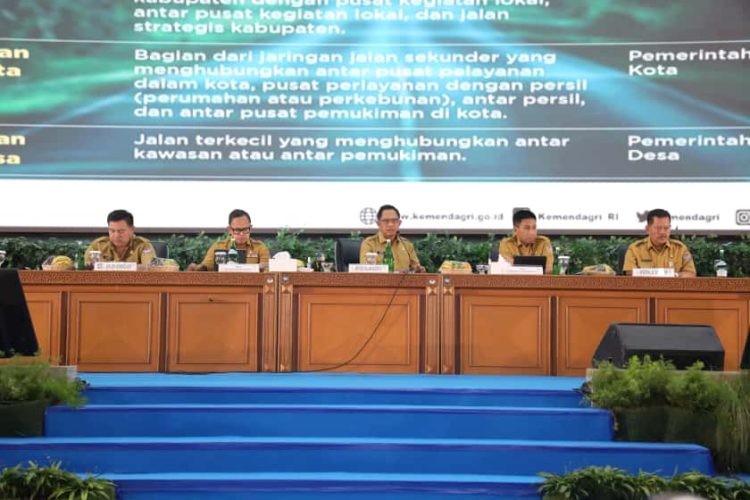 Buka Rakor Sekda dan Kepala Bappeda, Mendagri: Forum Evaluasi Kinerja hingga Sinkronisasi Program Pusat dan Daerah