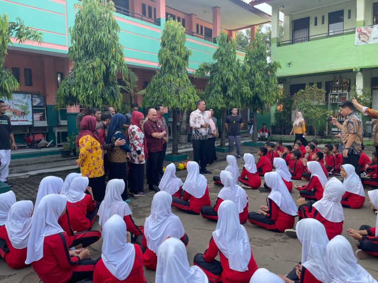 Wali Kota Bekasi Tri Adhianto Lakukan Sidak Mendadak ke SDN Jakasetia IV