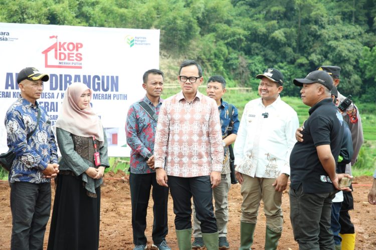 Dinilai Ideal, Lokasi Pembangunan Kopdeskel di Desa Ciptasari Sumedang Ditinjau Wamendagri Bima