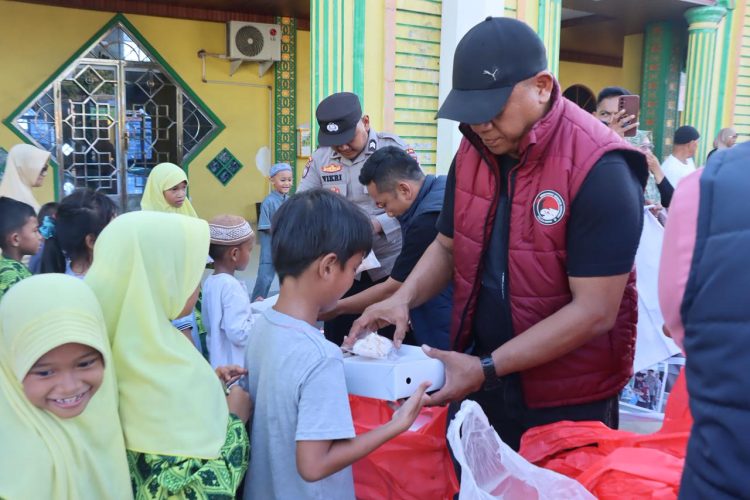 Ditresnarkoba Polda Kepri dan Jurnalis Batam Gelar Bakti Sosial di Kampung Tua Tanjung Riau