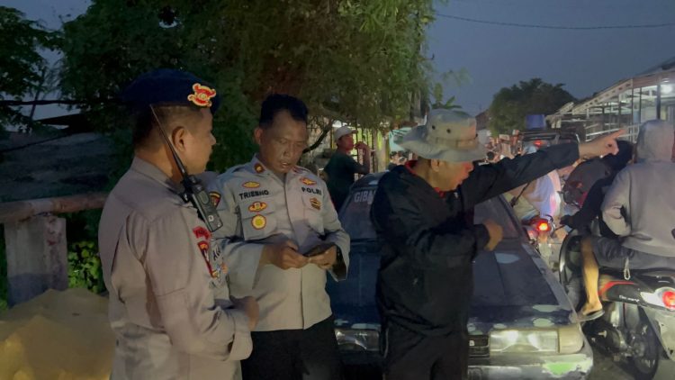 Tim SAR Batalyon Evakuasi Warga Terdampak Banjir di Sukatani 