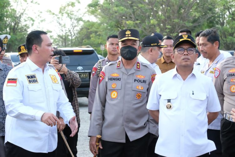 Kapolda dan Gubernur Banten Tinjau Pengaturan Operasional Truk Tambang di Cilegon