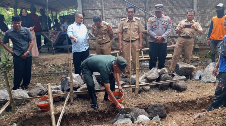 Danramil Hadiri Peletakan Batu Pertama Pembangunan Rumah Layak Huni