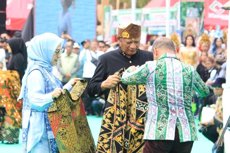 Kapolda Jatim Irjen Pol Nanang Avianto Hadiri Grand Opening Festival Seven Lakes 2025 