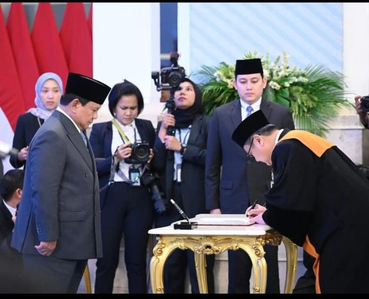 Prabowo Saksikan Pengucapan Sumpah Wakil Ketua Mahkamah Agung Bidang Non Yudisial