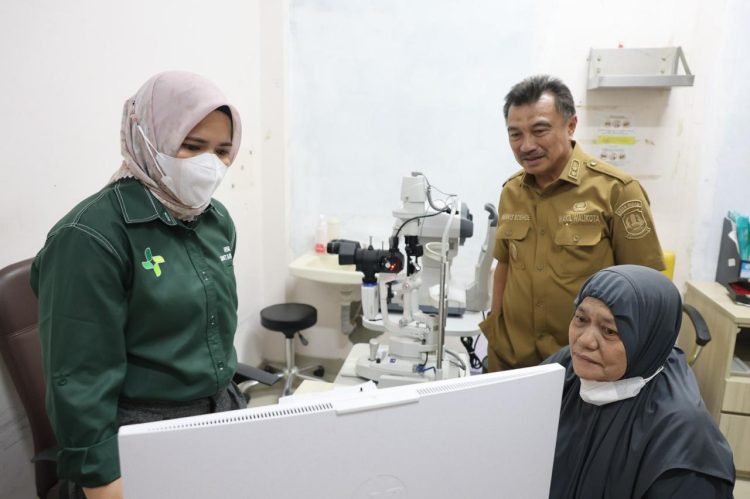 Hari Kesehatan Nasional RSUD Bantargebang Gelar Operasi Katarak