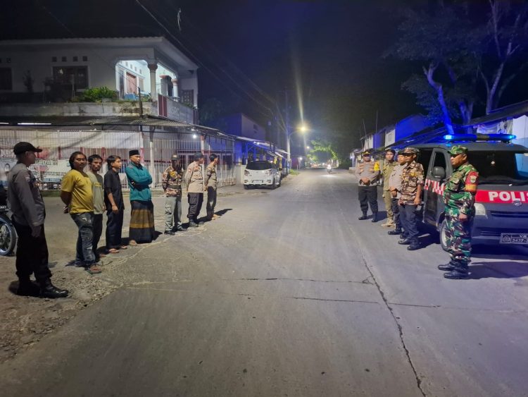 Koramil 11 Pebayuran Bersama Komponen Pendukung Gelar Patroli Malam, Persempit Ruang Gerak Kejahatan Jalanan