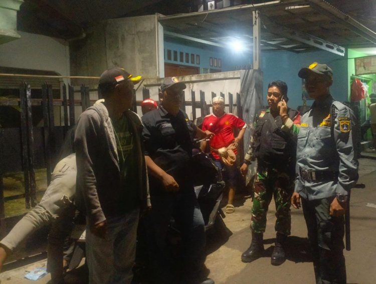 Kolaborasi Kodim 0505 dan Komduk Gelar Patroli Siskamling di Kramatjati