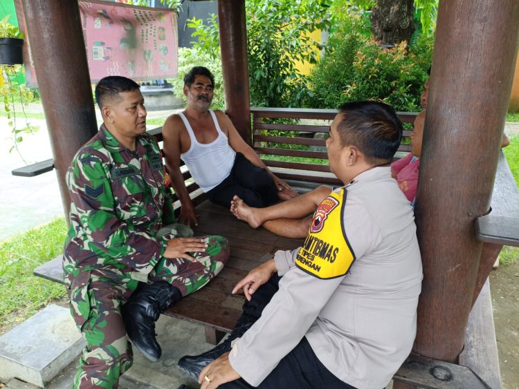 Gelorakan Wilayah Yang Aman dan Nyaman, Babinsa Tipes Datangi Tokoh Masyarakat 