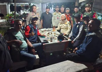 Kodim 0505 JT Bersama Komduk Gelar Patroli Siskamling di Cipayung