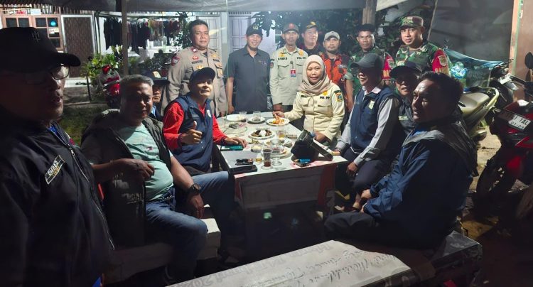 Kodim 0505 JT Bersama Komduk Gelar Patroli Siskamling di Cipayung