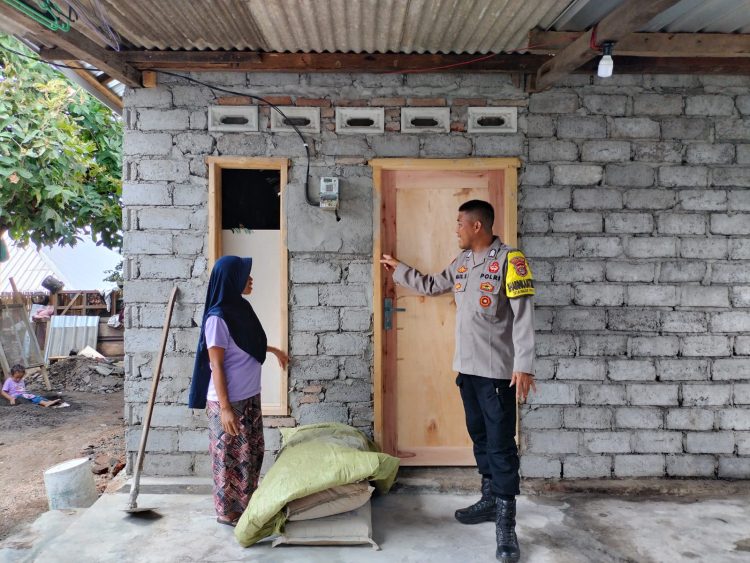 Bripka Agus Salim Bangunkan Rumah Yatim Piatu di Lombok Timur 