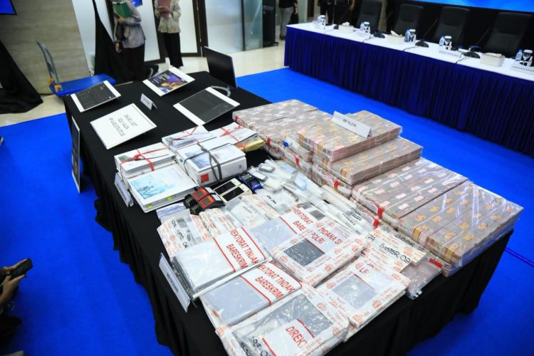 Bareskrim Polri Bongkar Jaringan Pinjol Ilegal “Dompet Seleberiti” dan “Pinjaman Lancar”, 7 Tersangka Ditangkap