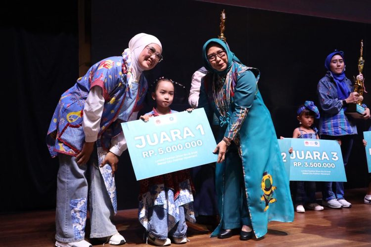 Tim Penggerak Pemberdayaan dan Kesejahteraan Keluarga Kota Bekasi Ikuti Parade dan Fashion Show 