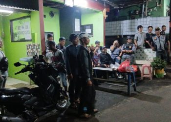 Ratusan Warga Sindang Karsa Gelar Siskamling, Lurah Andi Sunardi Pimpin Langsung di Lokasi