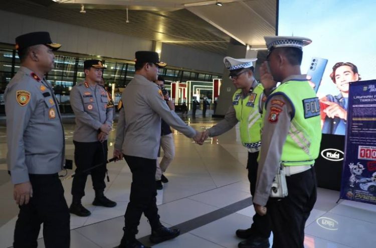 Jelang Nataru Polda Metro Jaya Tinjau Persiapan Pengamanan dan Pelayanan Arus Penumpang di Bandara Soetta 