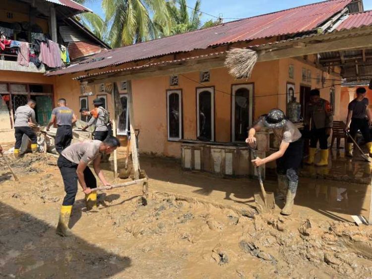 Brimob Polri Perkuat Pemulihan Warga Padang Pariaman Melalui Penyediaan Air Bersih, Huntara dan Akses Jalan