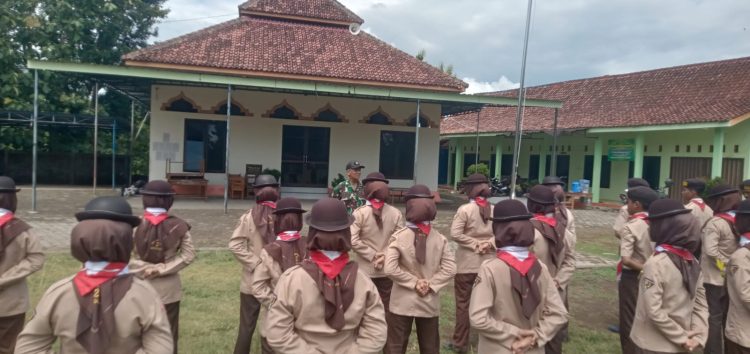 Tanamkan Disiplin Sejak Dini, Batuud Koramil 12/Simo Latih PBB Siswa MAN 1 Simo