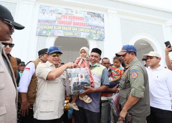 Tinjau Pidie Jaya, Ketua Satgas Tito Karnavian Serahkan Bantuan untuk Warga